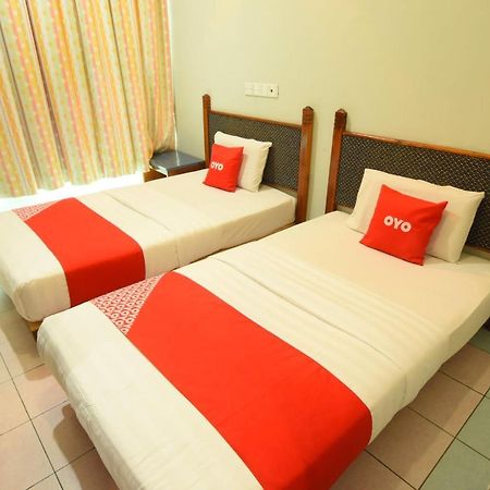 Oyo 89642 Highway Inn Mukah Esterno foto