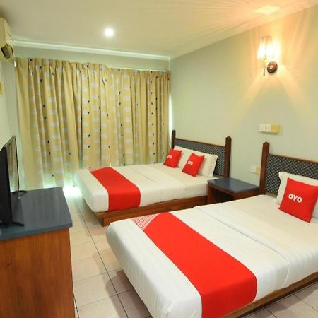Oyo 89642 Highway Inn Mukah Esterno foto