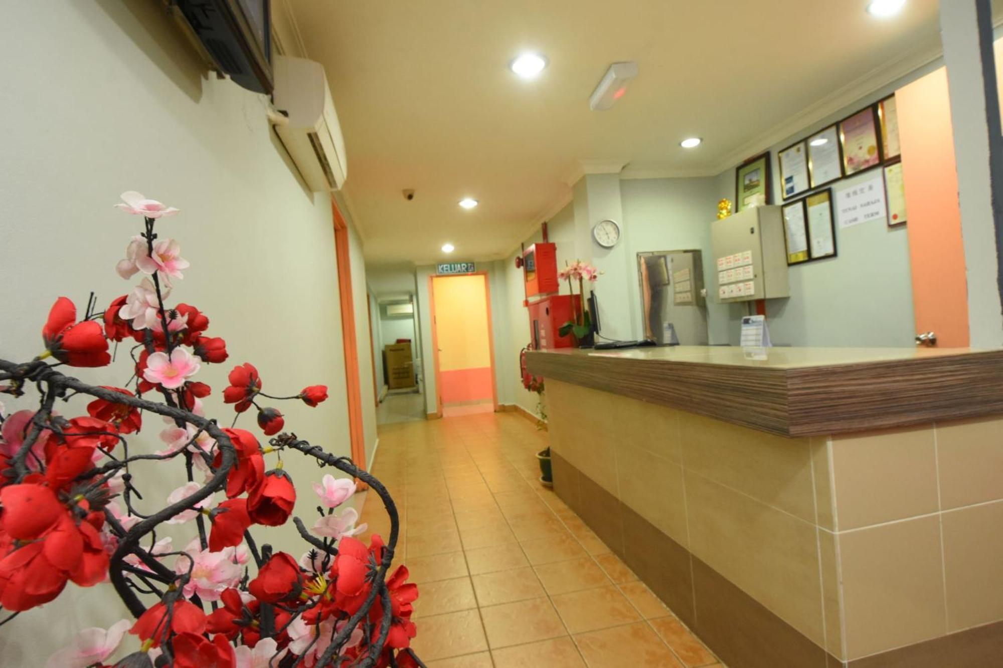 Oyo 89642 Highway Inn Mukah Esterno foto