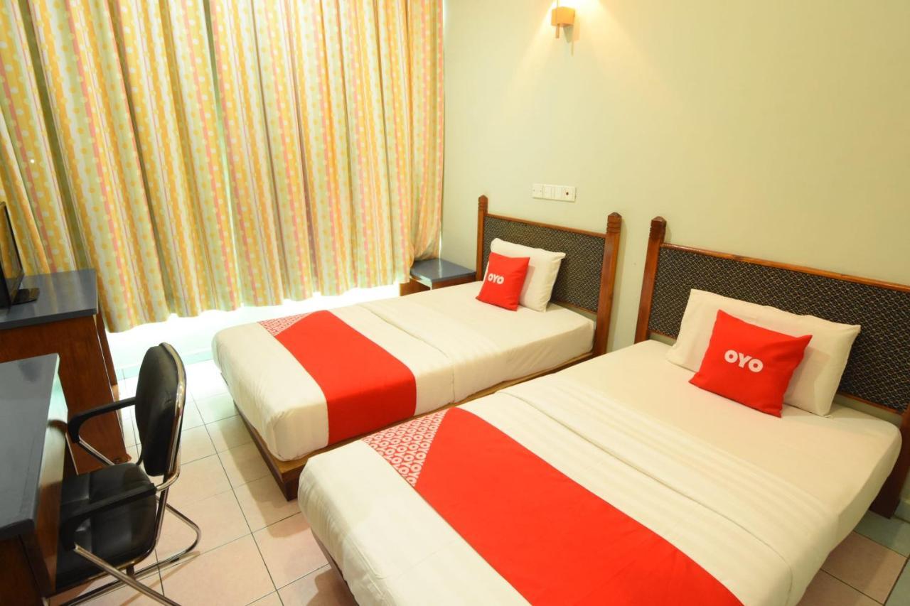 Oyo 89642 Highway Inn Mukah Esterno foto