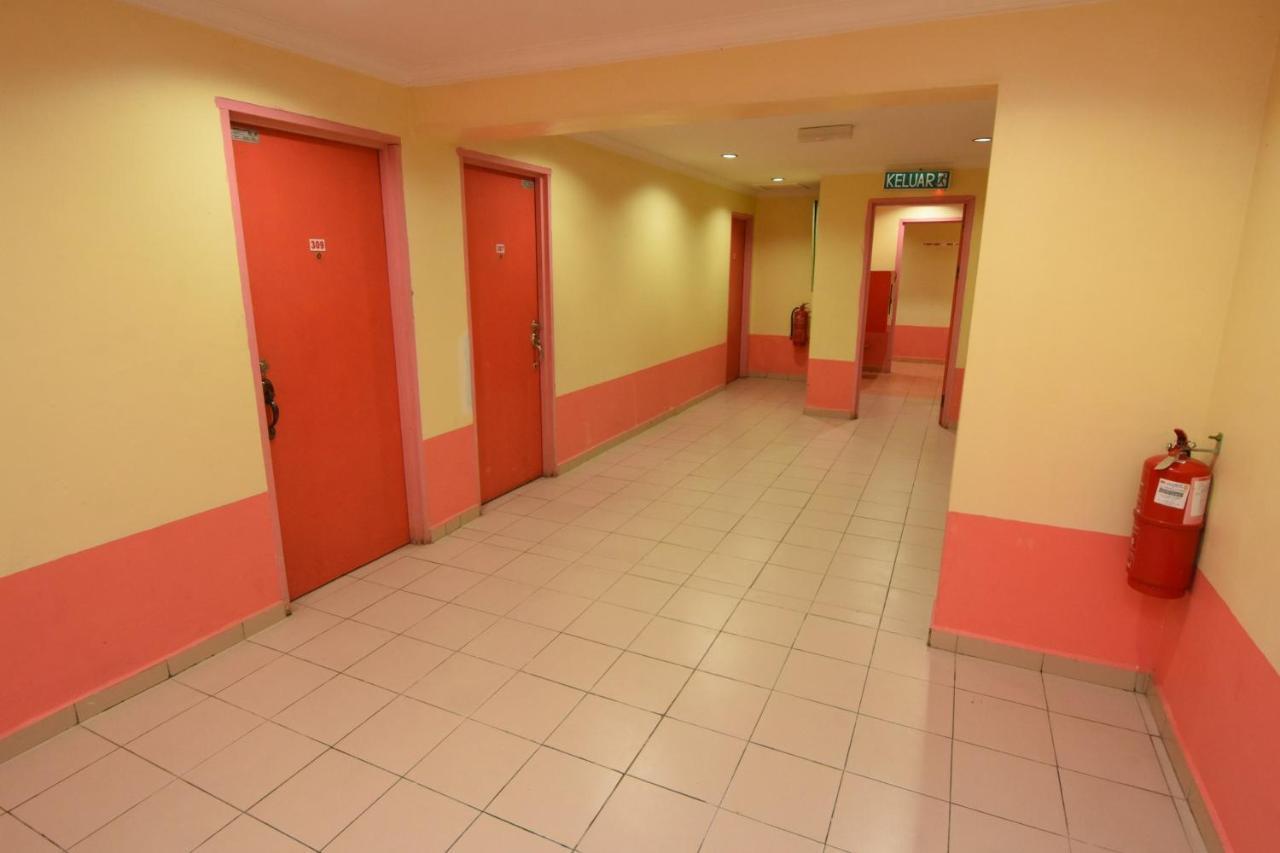 Oyo 89642 Highway Inn Mukah Esterno foto