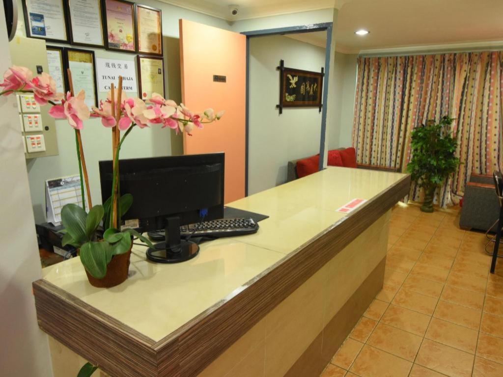 Oyo 89642 Highway Inn Mukah Esterno foto