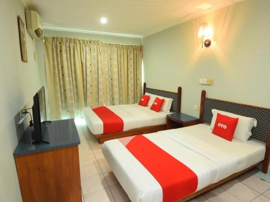 Oyo 89642 Highway Inn Mukah Esterno foto